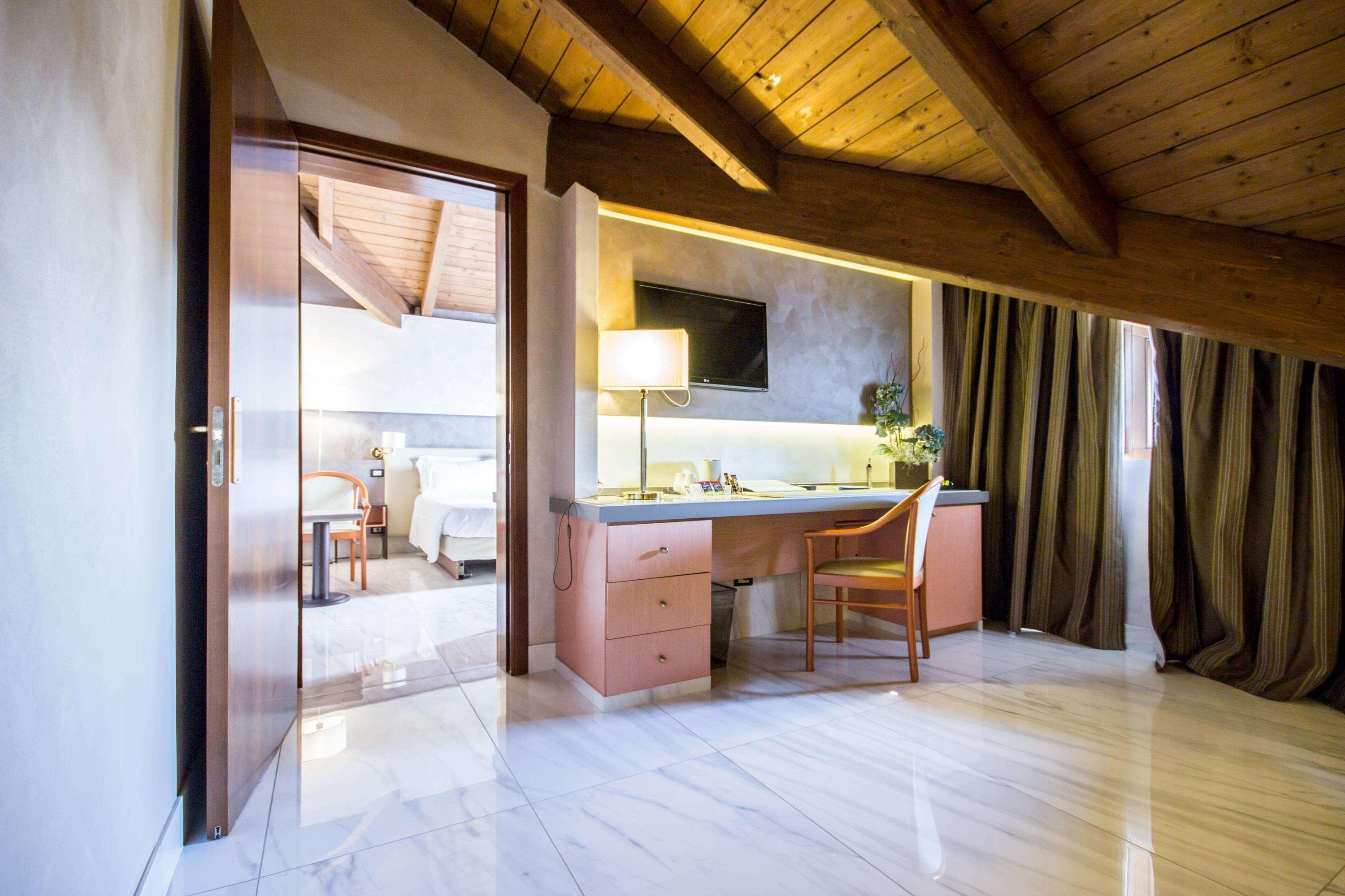 Hotel Western Modena District 4*