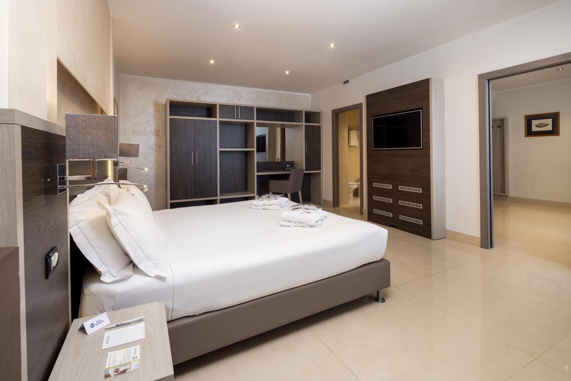 Western Modena District Hotel 4*