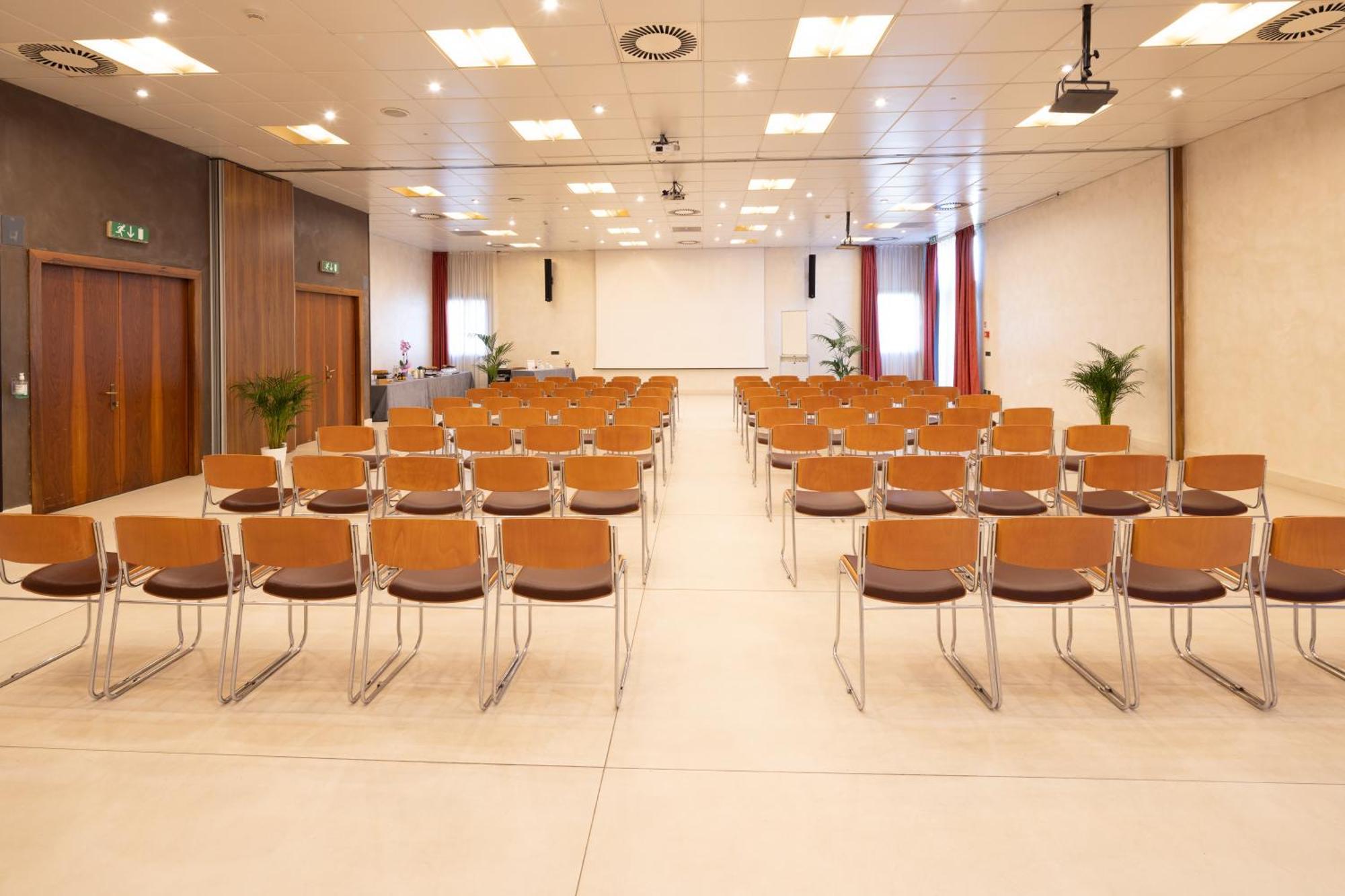 Western Modena District Hotel 4*